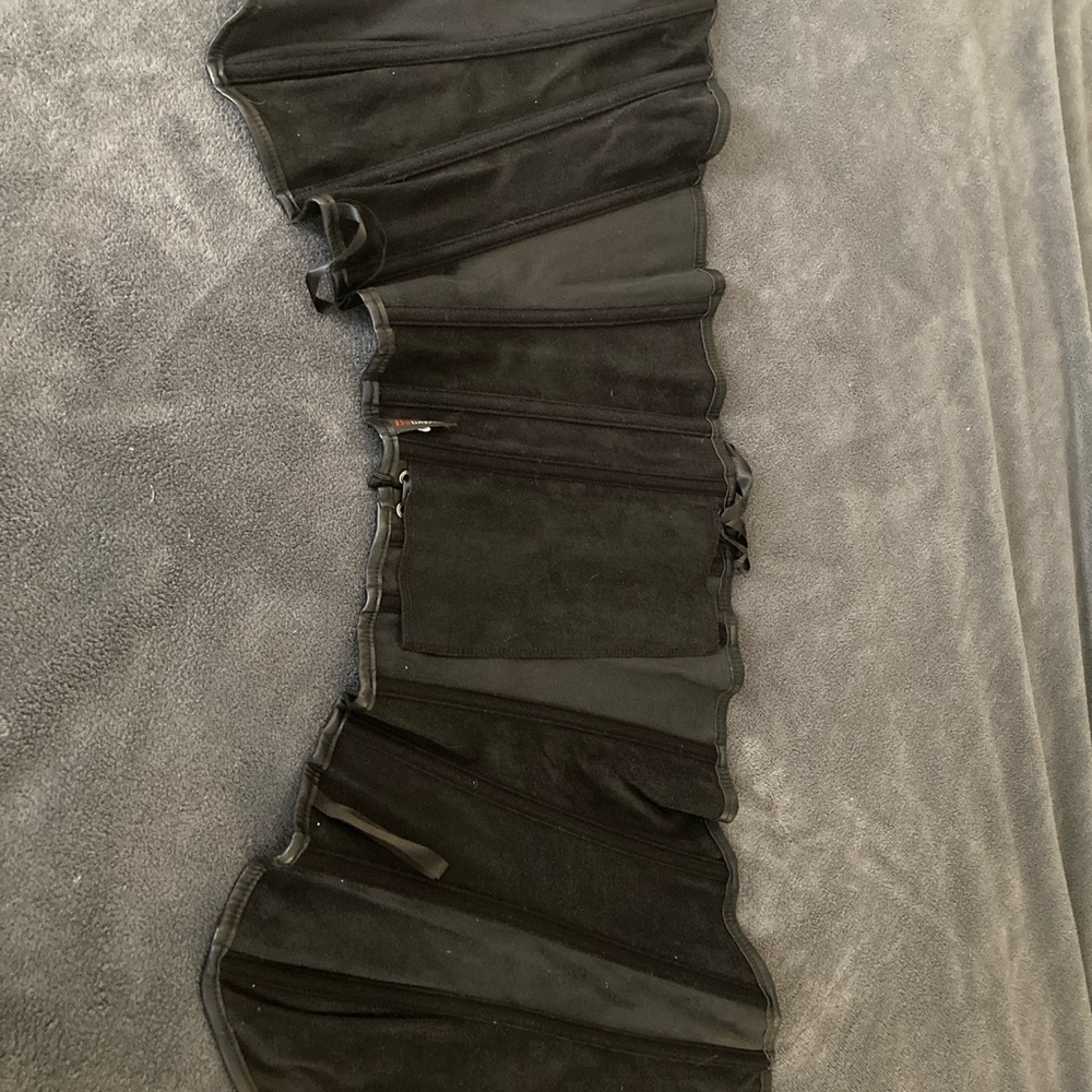 **SOLD**Women's Costume Corset & Blouse - Picture 10 of 10